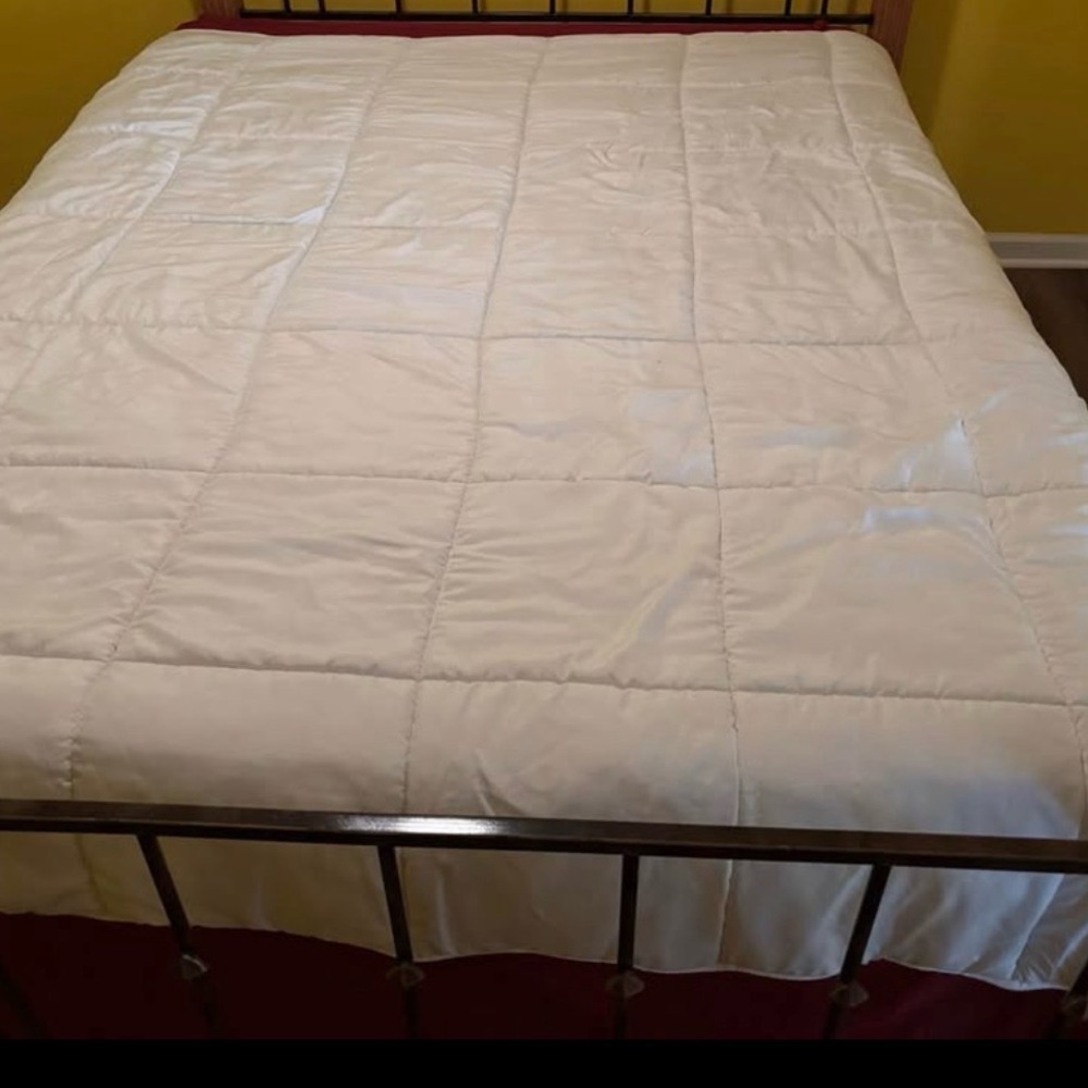 linenspa down alternative microfiber queen comforter